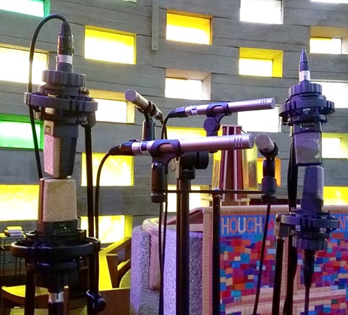 Stereo microphone array in a concert hall